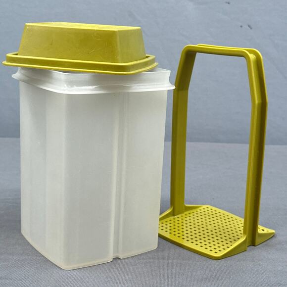 VTG Tupperware Pickle Keeper Container Avocado Green Lid Strainer Insert 7” Tall - Picture 1 of 15